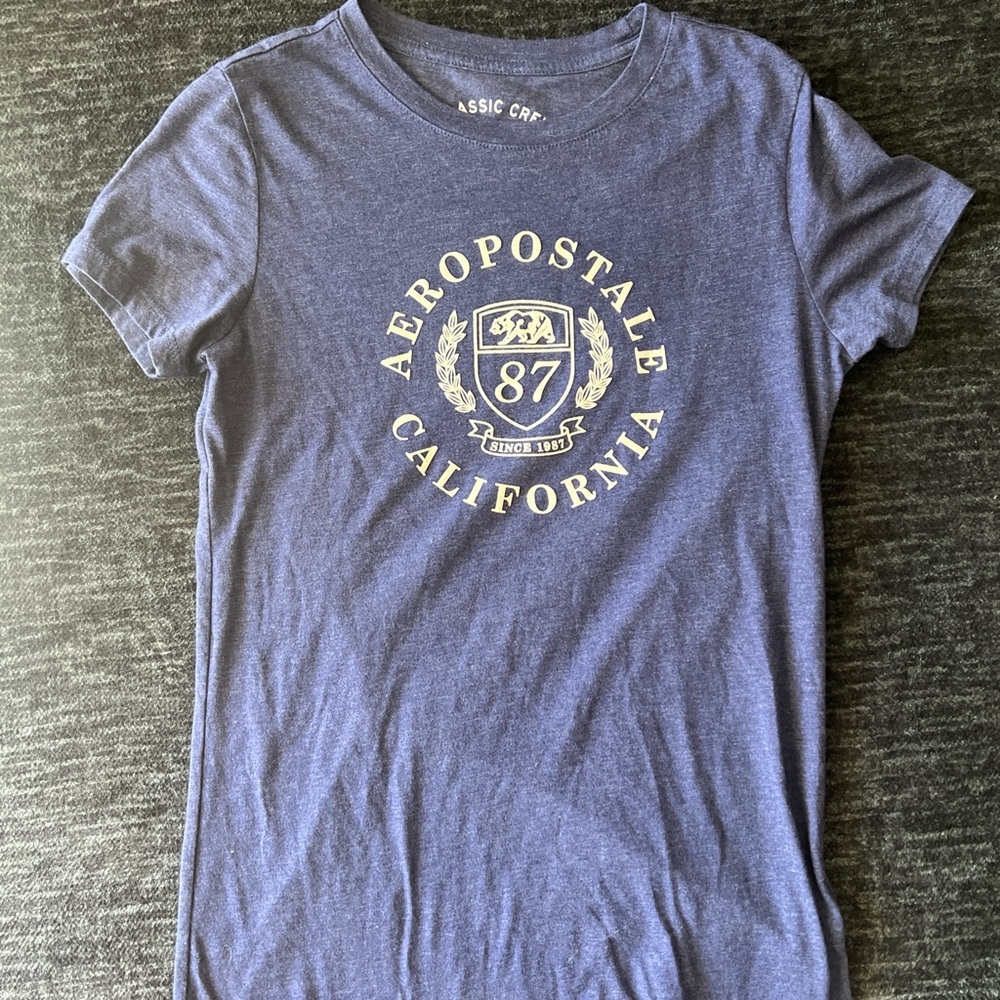 classic aeropostale fitted tee, size M